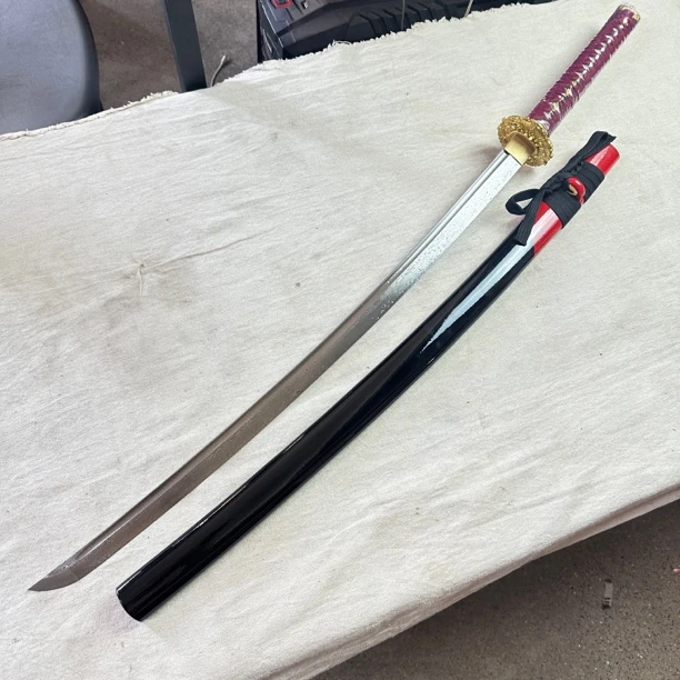 1566 龙泉昊天宝剑武士刀花纹钢鱼皮柄底未开刃