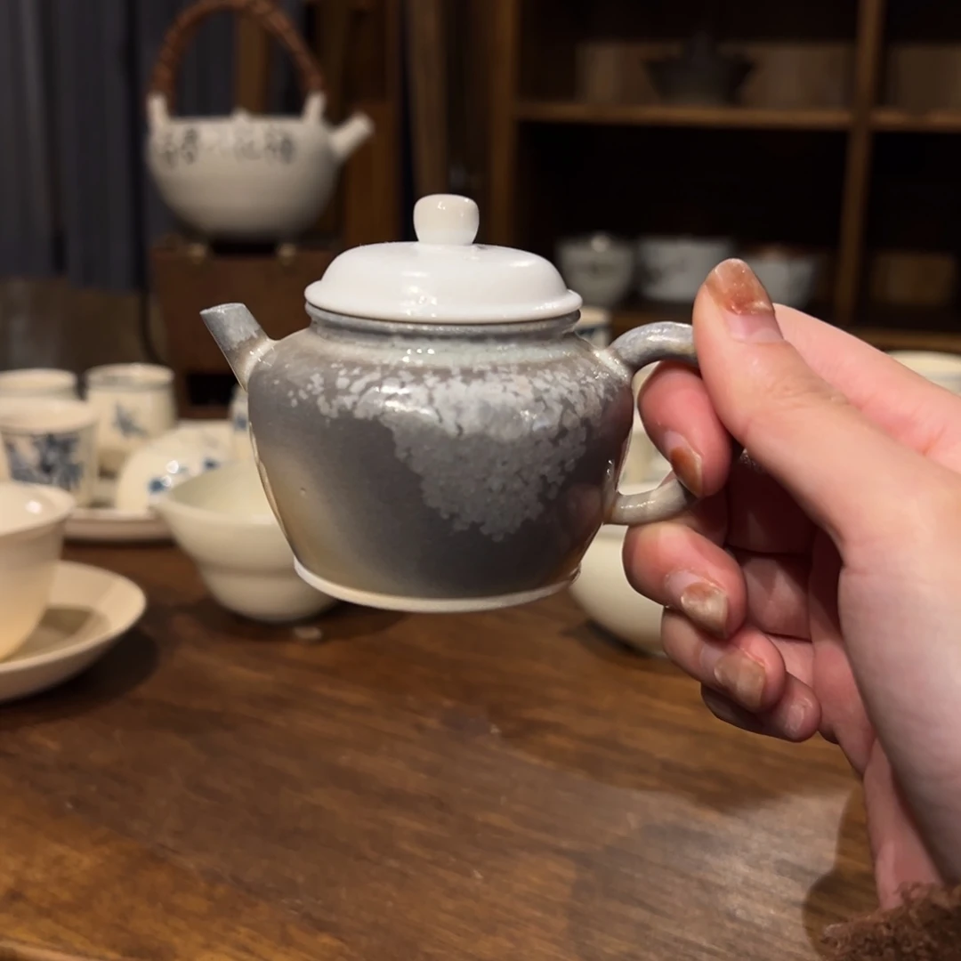 摆件陶瓷。       陶瓷。