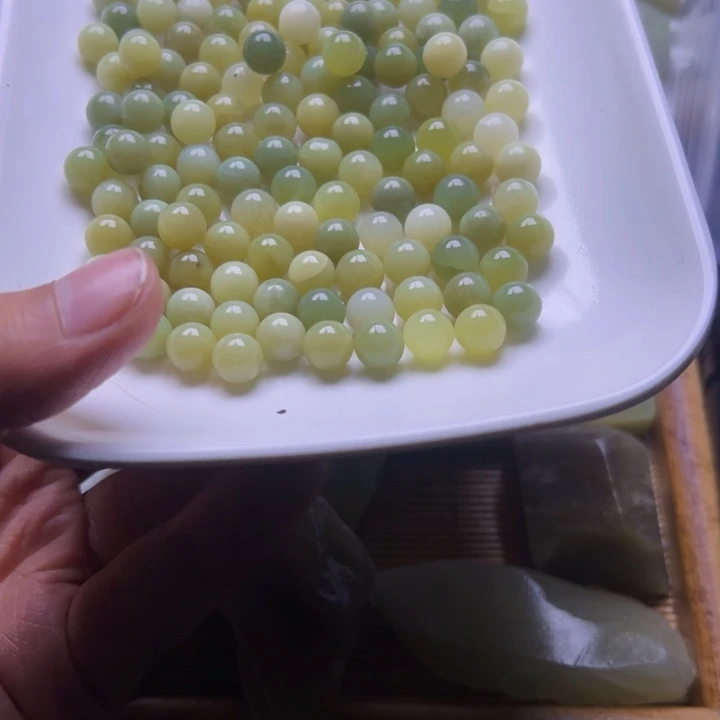 搬***）和田玉未镶嵌珠宝半成品