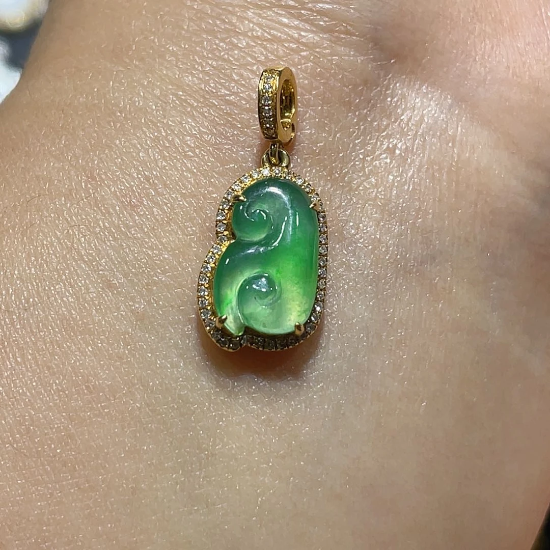 翡翠18K金镶嵌颈饰两****麻吊坠