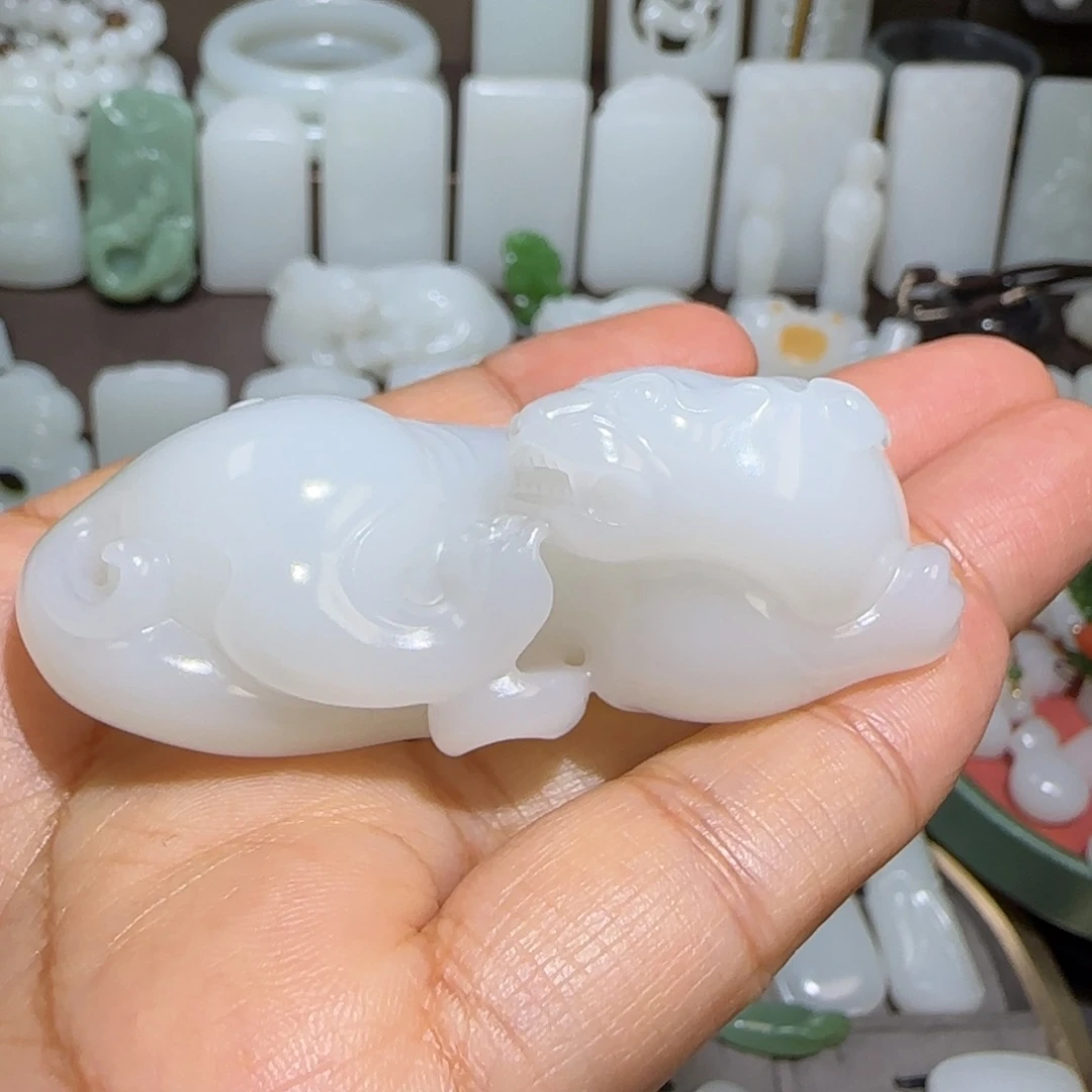 和田玉颈饰未镶嵌幸*人