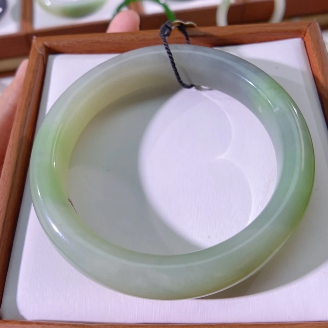 【闪购商品】未镶嵌手镯和田玉（翠青玉）