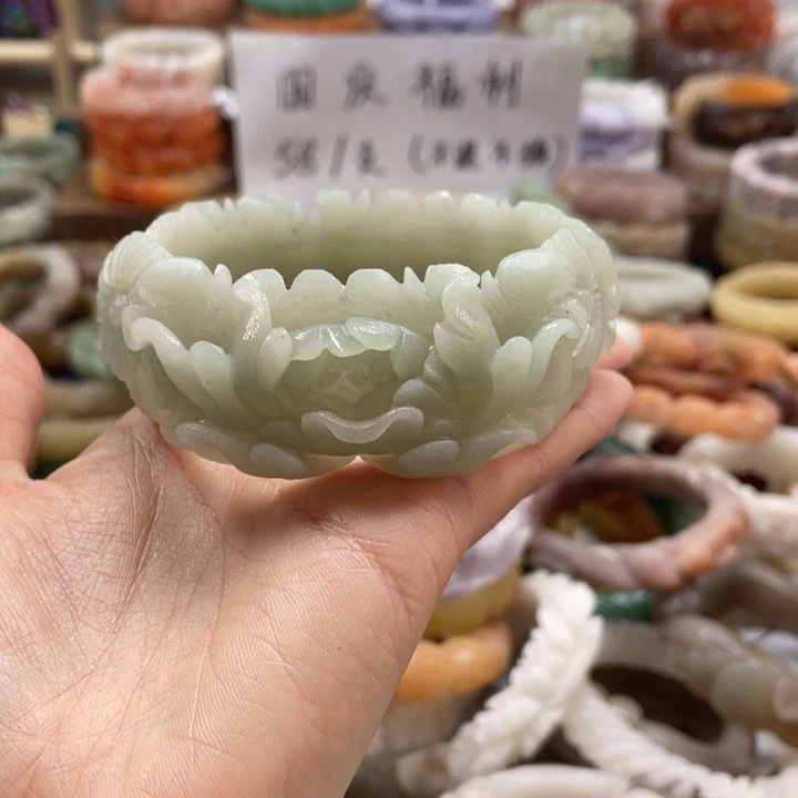 *****未镶嵌手镯石英质玉