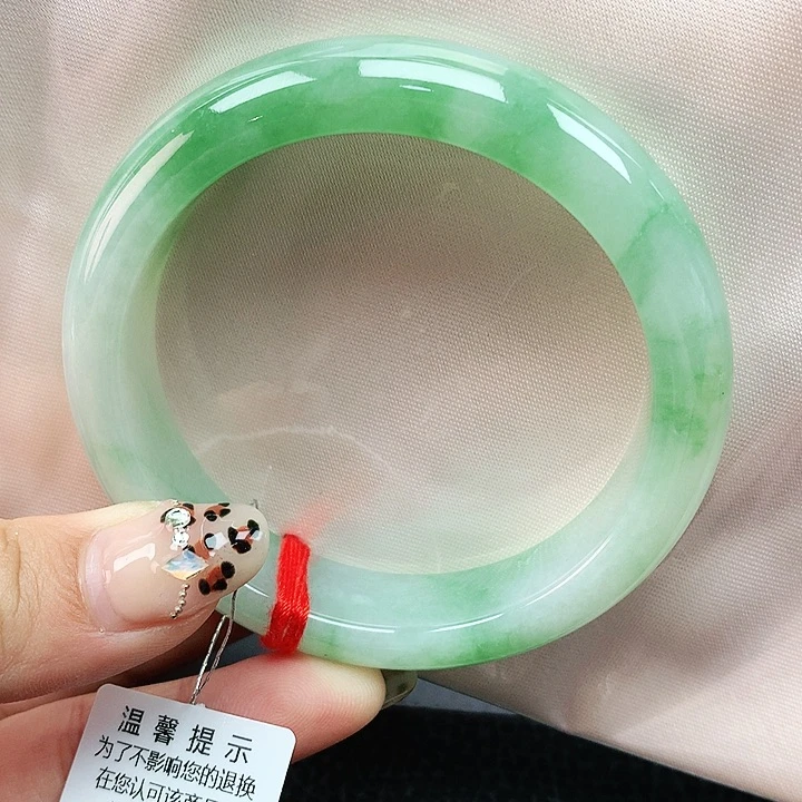 翡翠手镯未镶嵌53圈