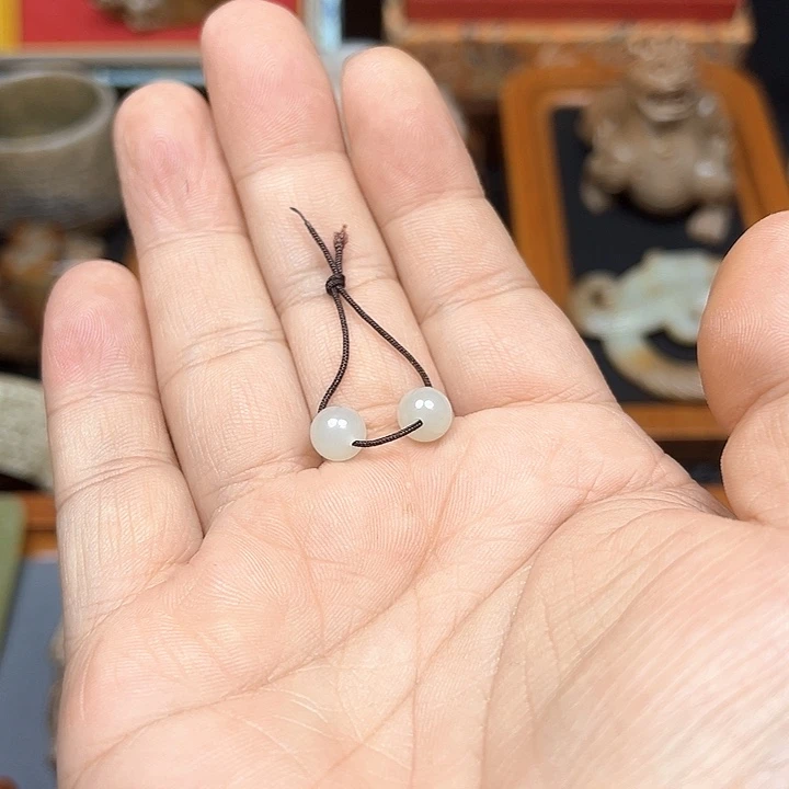 闲***白和田玉散珠卡八珠子两颗