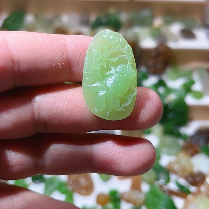 和田玉（翠青玉）未镶嵌颈饰