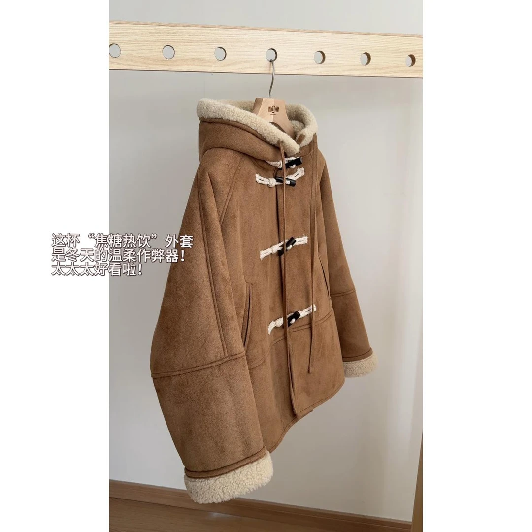 P0853-“焦糖热饮”韩系穿搭牛角扣连帽麂皮绒外套女加厚仿羊羔毛冬