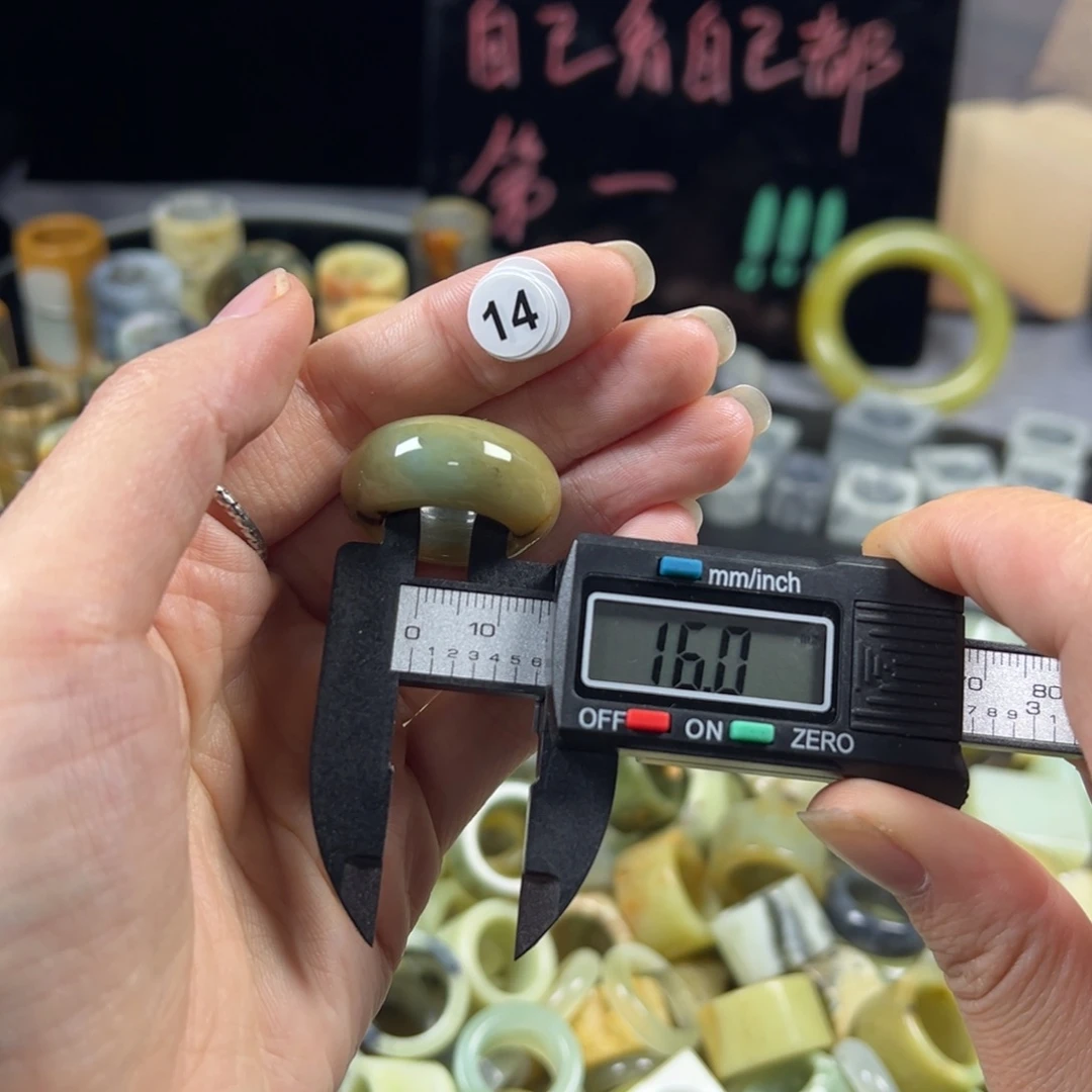 蛇纹石玉未镶嵌戒指