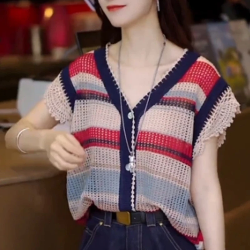 设计感彩色条纹镂空无袖针织衫女夏季时尚百搭显瘦别致开衫上衣潮