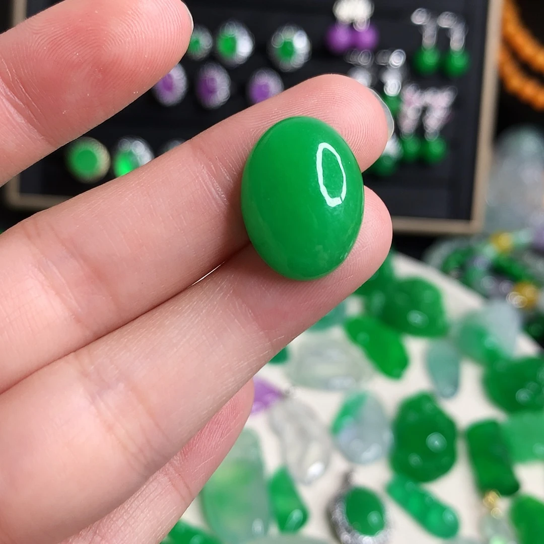 李***瑟翡翠未镶嵌颈饰优化809