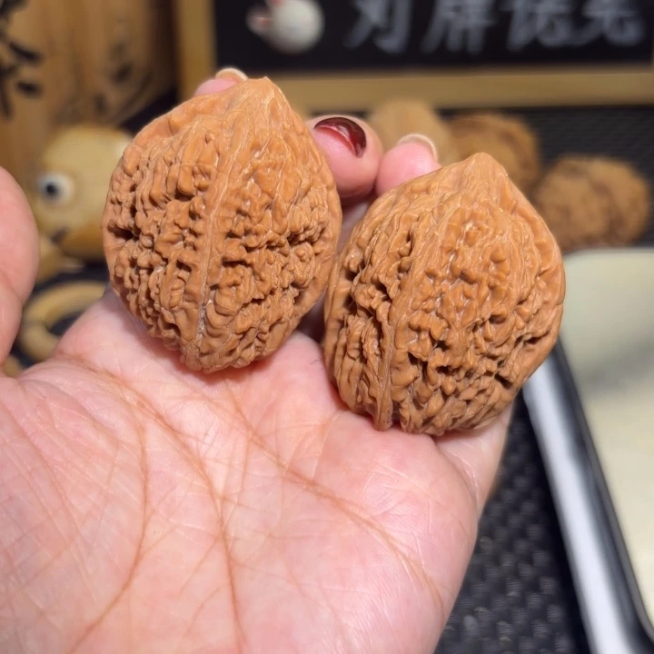 文玩核桃吊坠36大蒜头狮子头一对