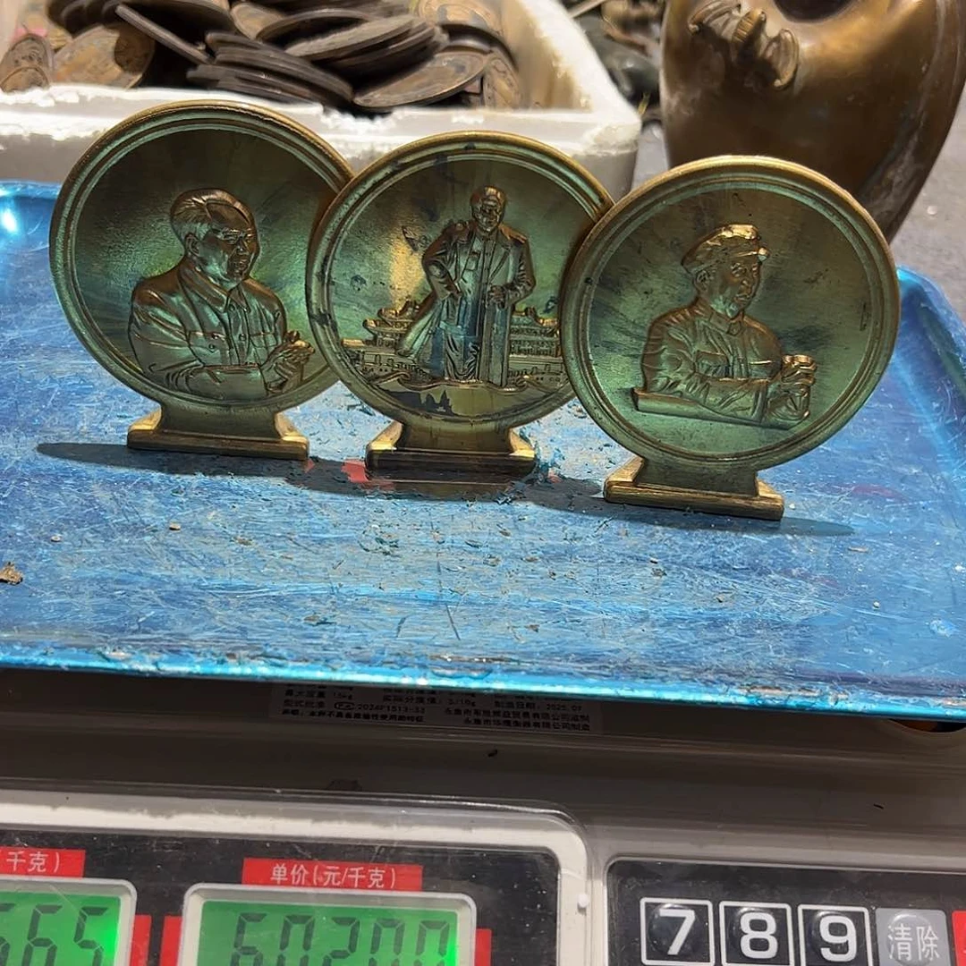 清*微瑕疵黄铜摆件工艺品