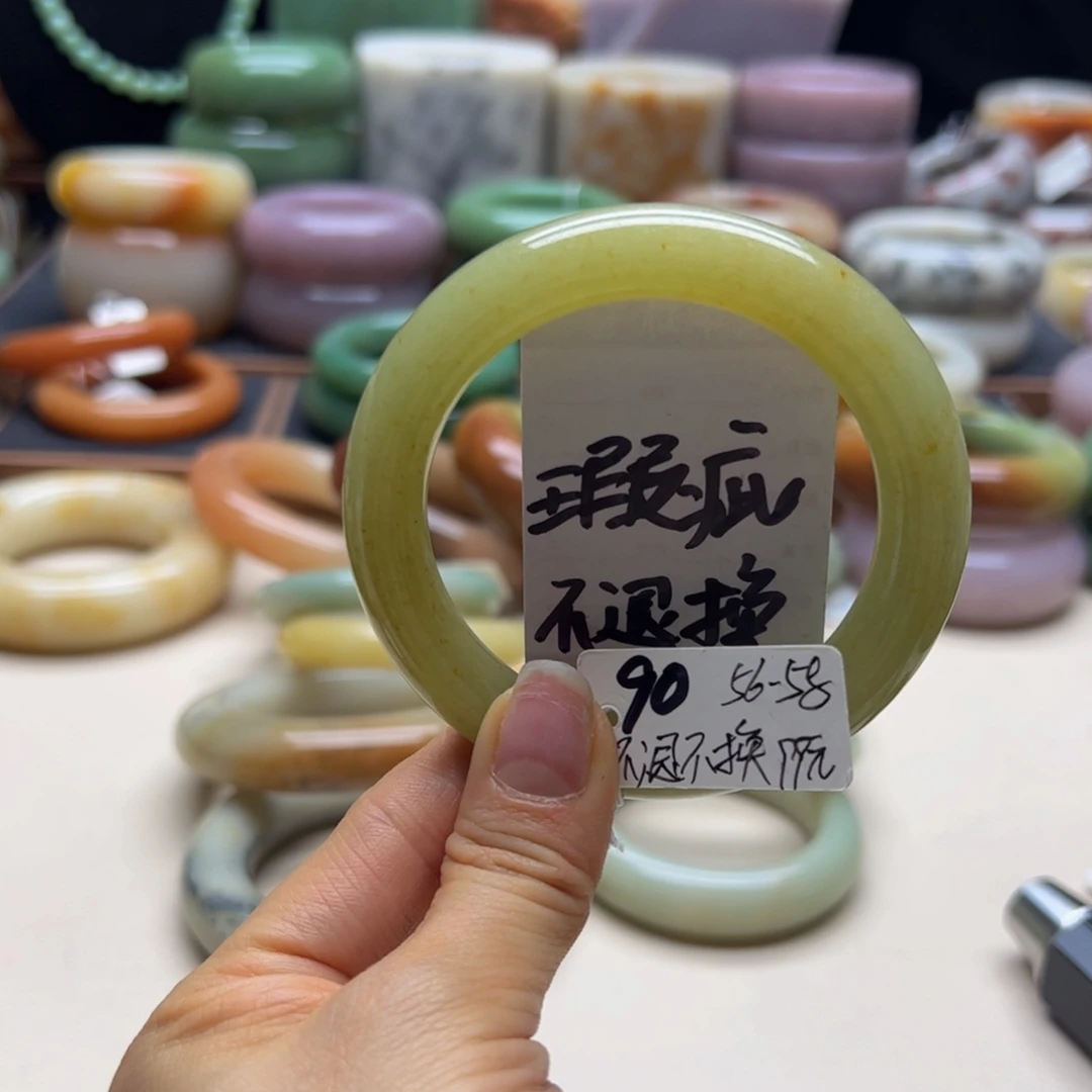 未镶嵌手镯石英岩玉