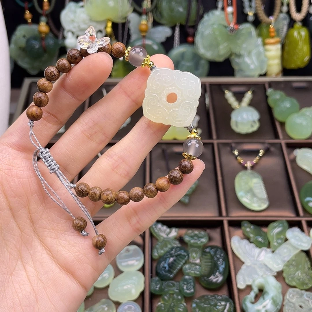 蛇纹石玉未镶嵌颈饰