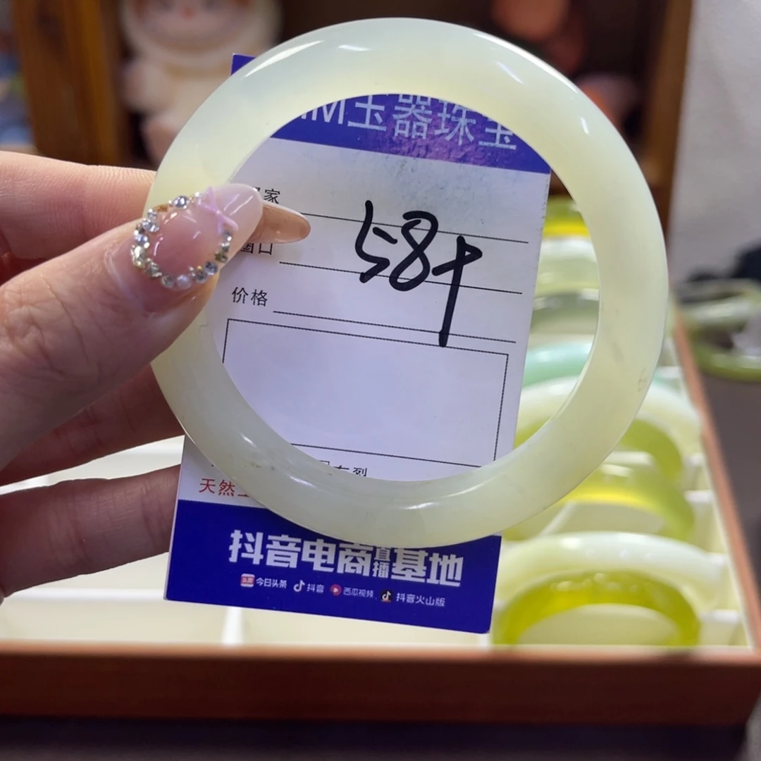 蛇纹石玉未镶嵌手镯622瑕疵