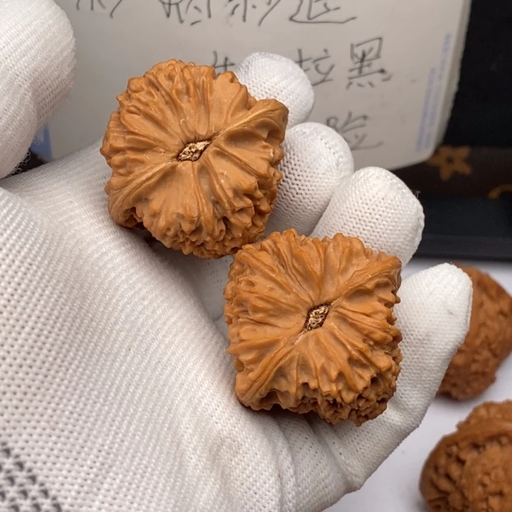 把件文玩核桃嗯***嗯南疆石39