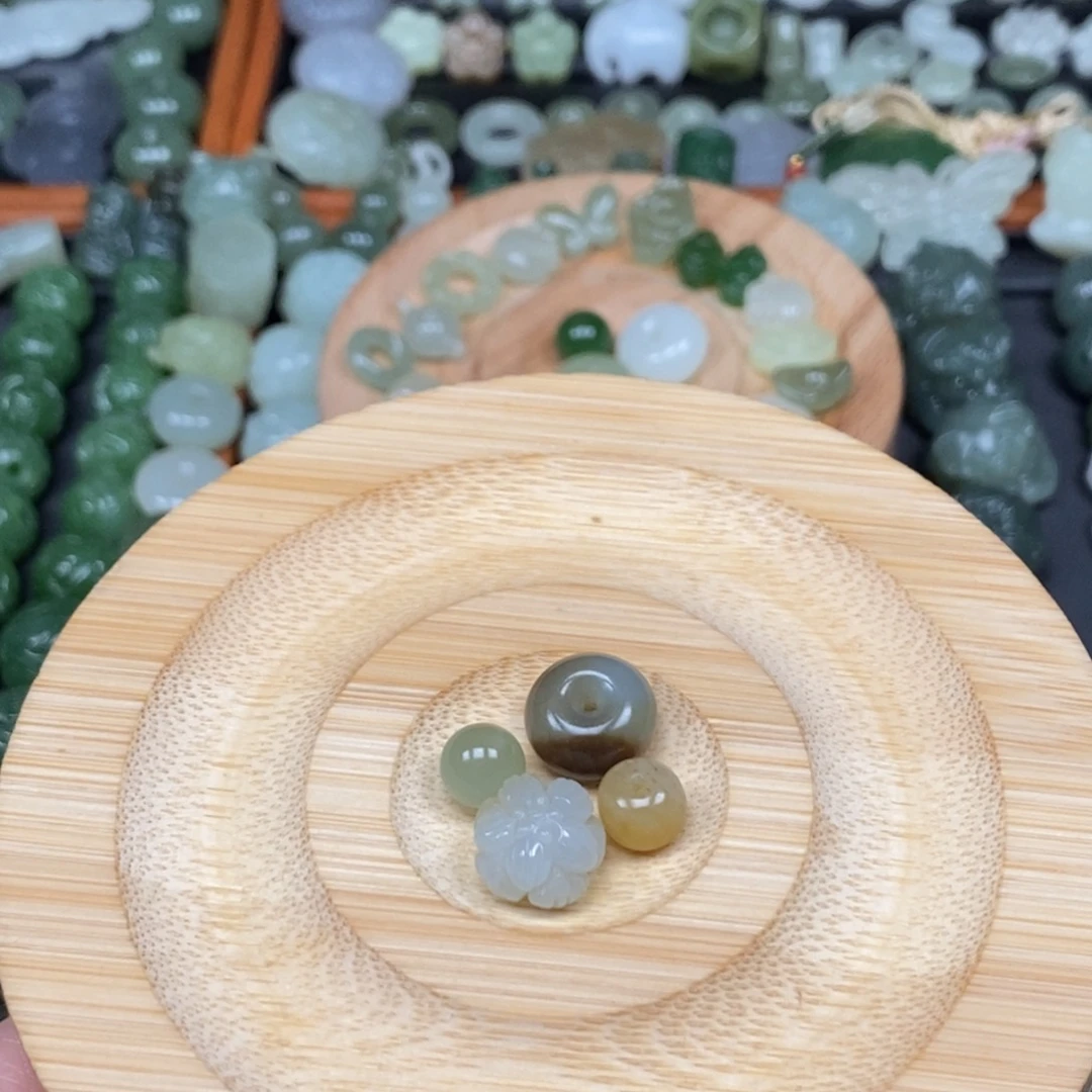 清***年颈饰未镶嵌和田玉