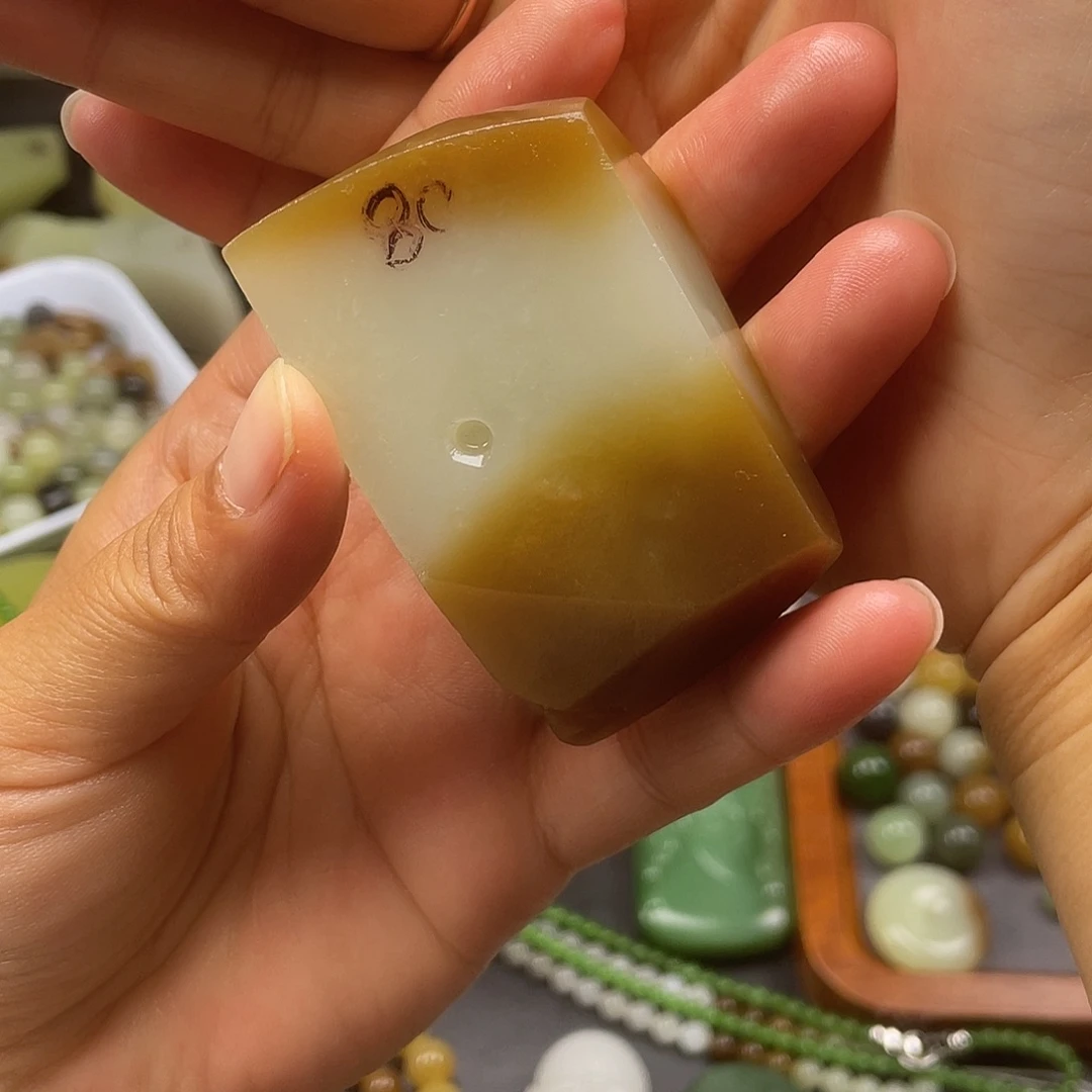 和田玉（糖玉）未镶嵌挂件