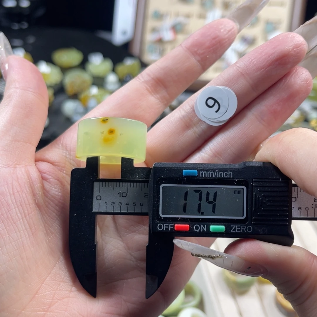 蛇纹石玉未镶嵌戒指