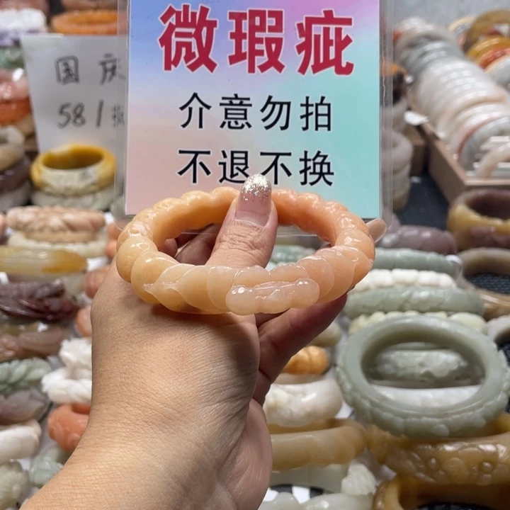 李***白未镶嵌手镯石英质玉