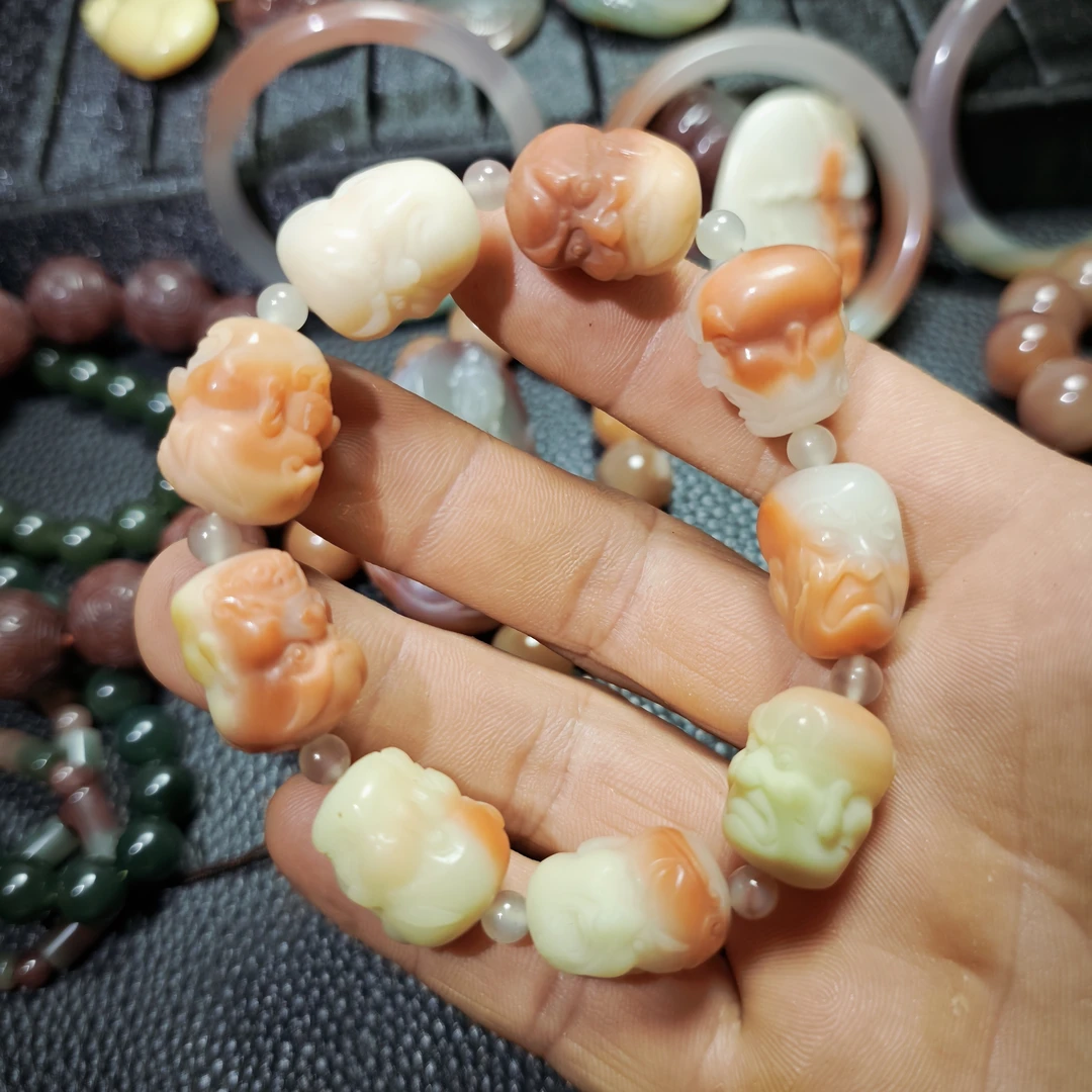 秦紫玉，罗汉手串