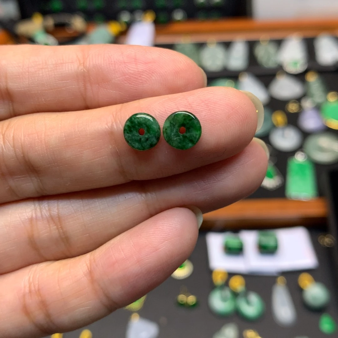 翡翠未镶嵌颈饰有纹裂