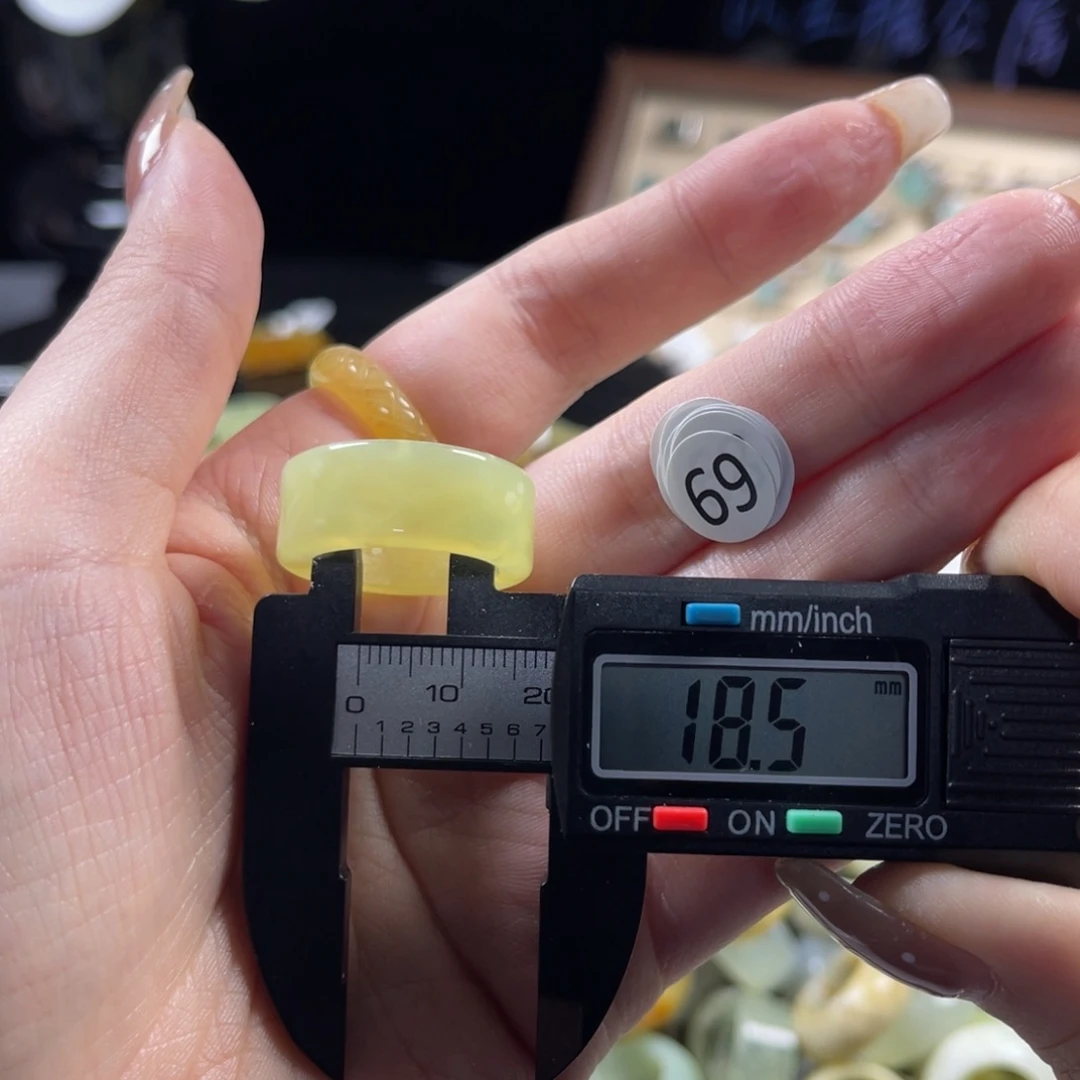 蛇纹石玉未镶嵌戒指