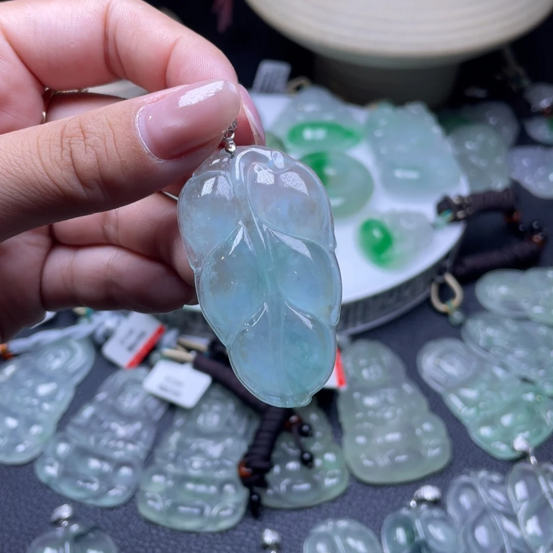 颈饰未镶嵌翡翠