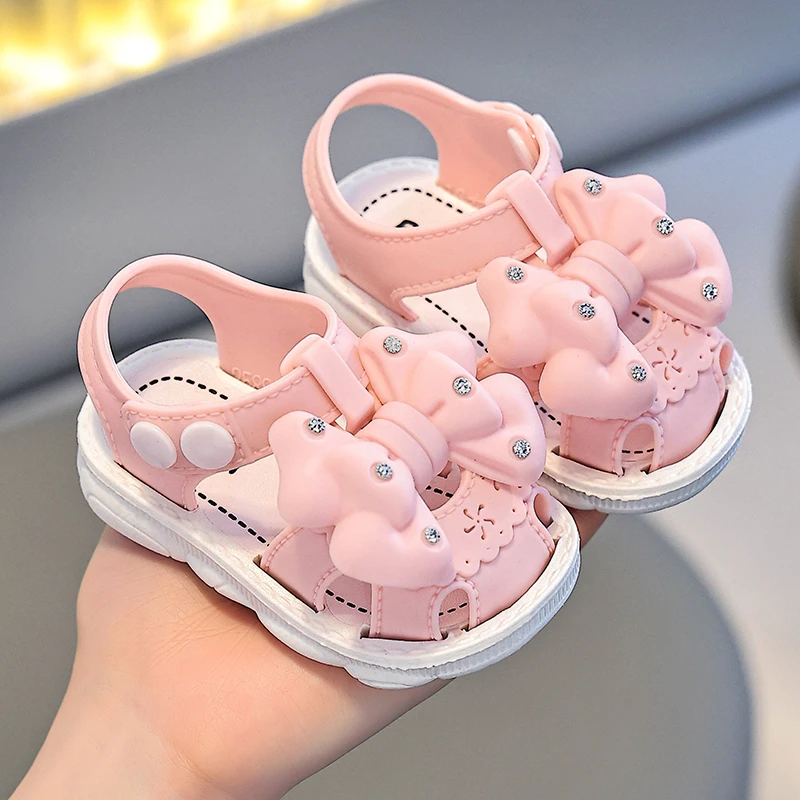 女宝凉鞋1-3岁软底夏季新款学步鞋镂空透气防滑软底公主外穿鞋子