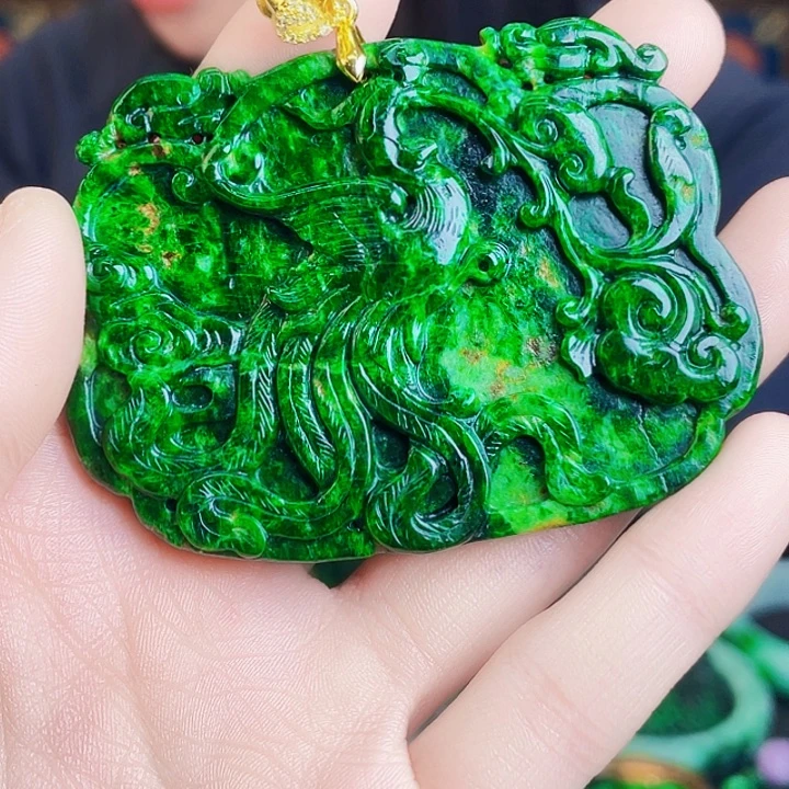 翡翠未镶嵌颈饰多样性
