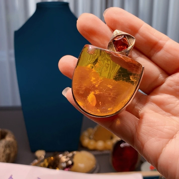 哈***妈琥珀颈饰未镶嵌波兰设计款琥珀蜜蜡