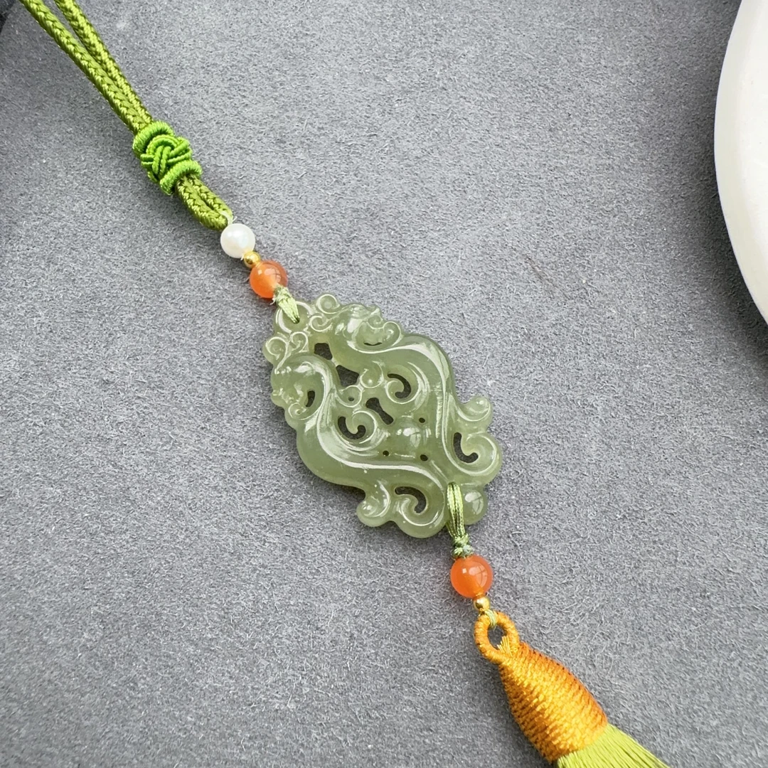 和田玉龙凤牌挂件