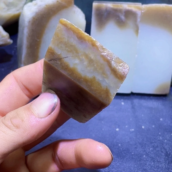 和田玉未镶嵌珠宝半成品