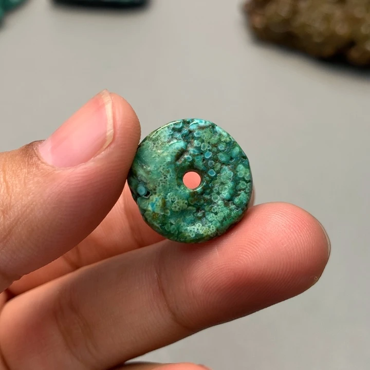 绿松石未镶嵌颈饰