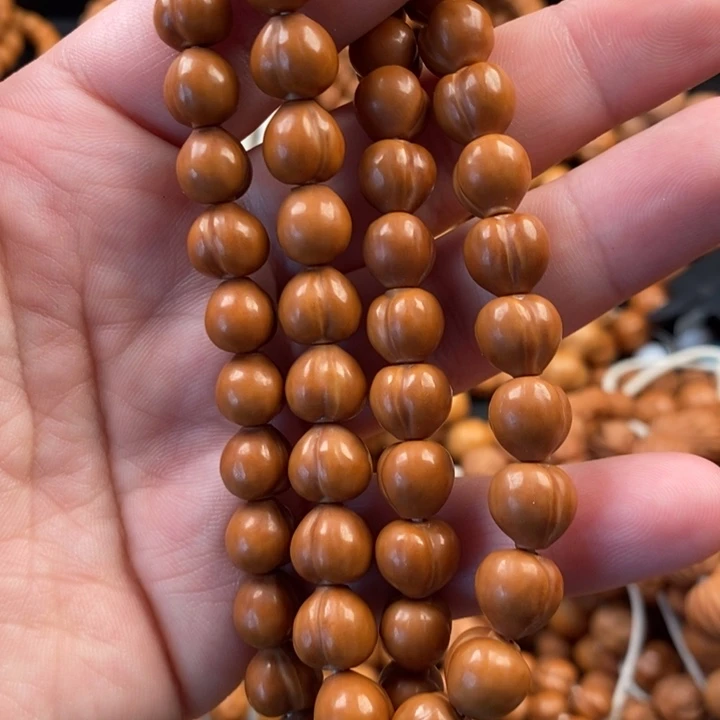 兔****微瑕泛油二等9+手持屁桃