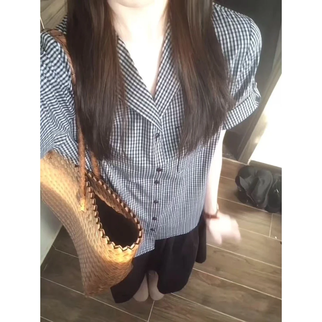 日系复古宽松休闲短袖格子衬衫女夏季文艺学院风V领衬衣叠穿上衣