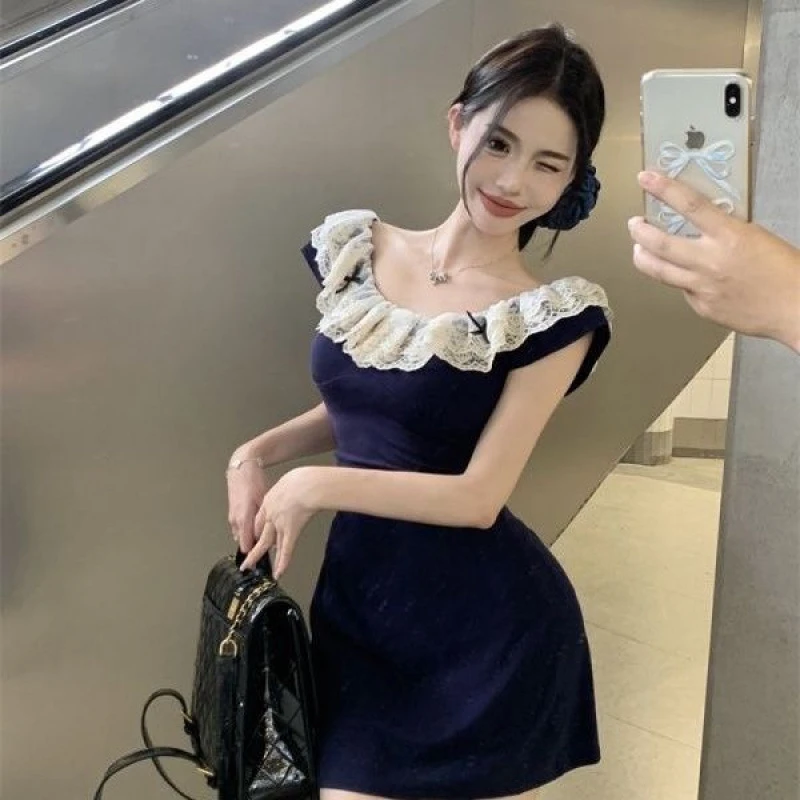 蕾丝拼接辣妹小飞袖连衣裙女夏季修身v领短裙甜辣收腰显瘦a字裙子