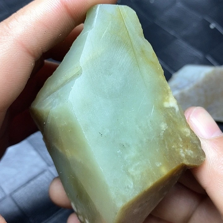 和田玉毛料未镶嵌