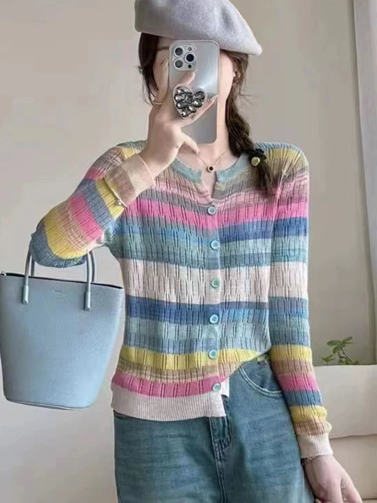 大码女装镂空彩虹拼接色条纹长袖t恤春季设计感小众显瘦针织上衣