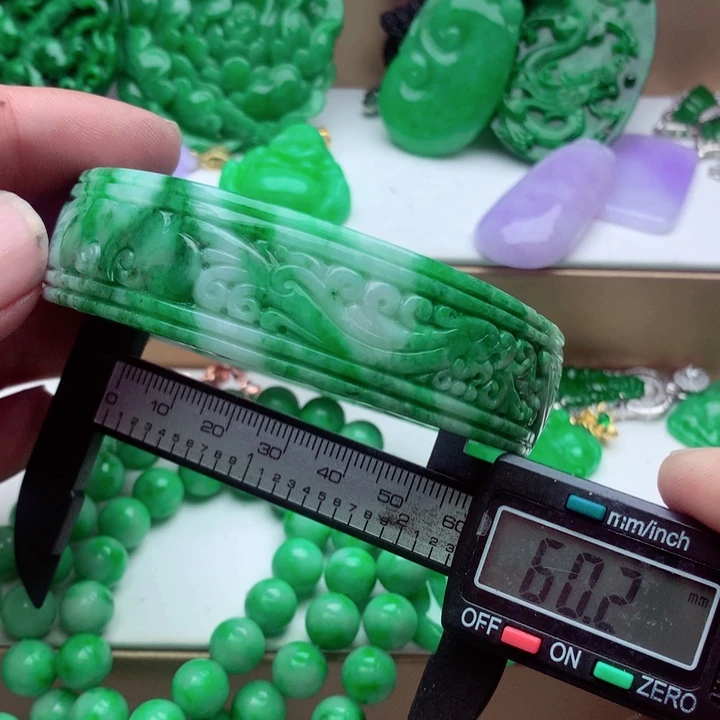 翡翠未镶嵌手镯…．