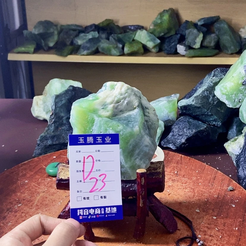 【闪购商品】蛇纹石玉未镶嵌岫玉原石浴***～