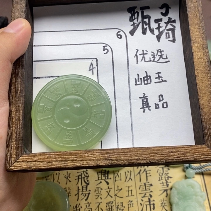 未镶嵌蛇纹石玉颈饰小**爸