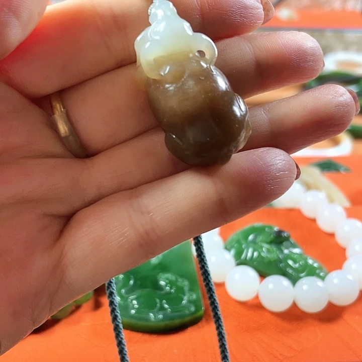 和田玉（糖玉）未镶嵌吊坠(赠链)