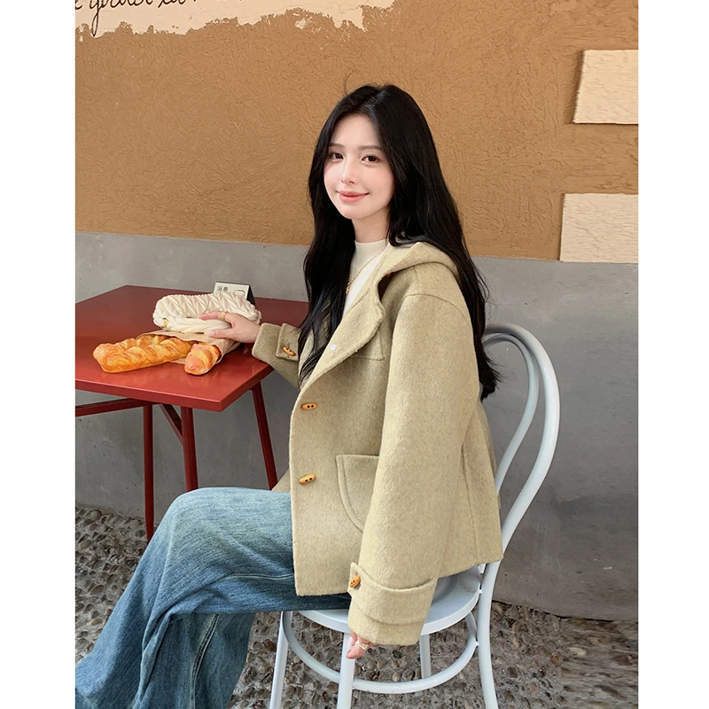 UQS小个子秋季短款外套2025新款韩系牛角扣减龄连帽妮子大衣