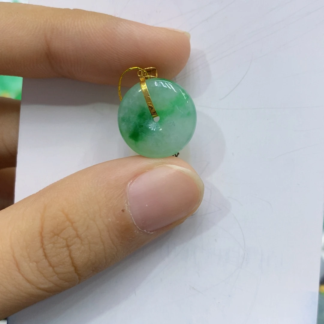 颈饰18K金镶嵌翡翠