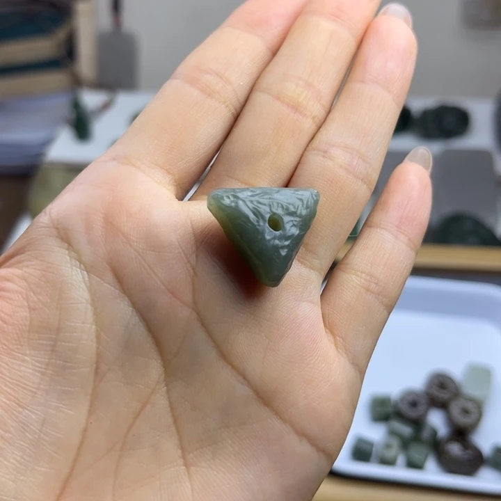 和田玉（糖玉）未镶嵌颈饰