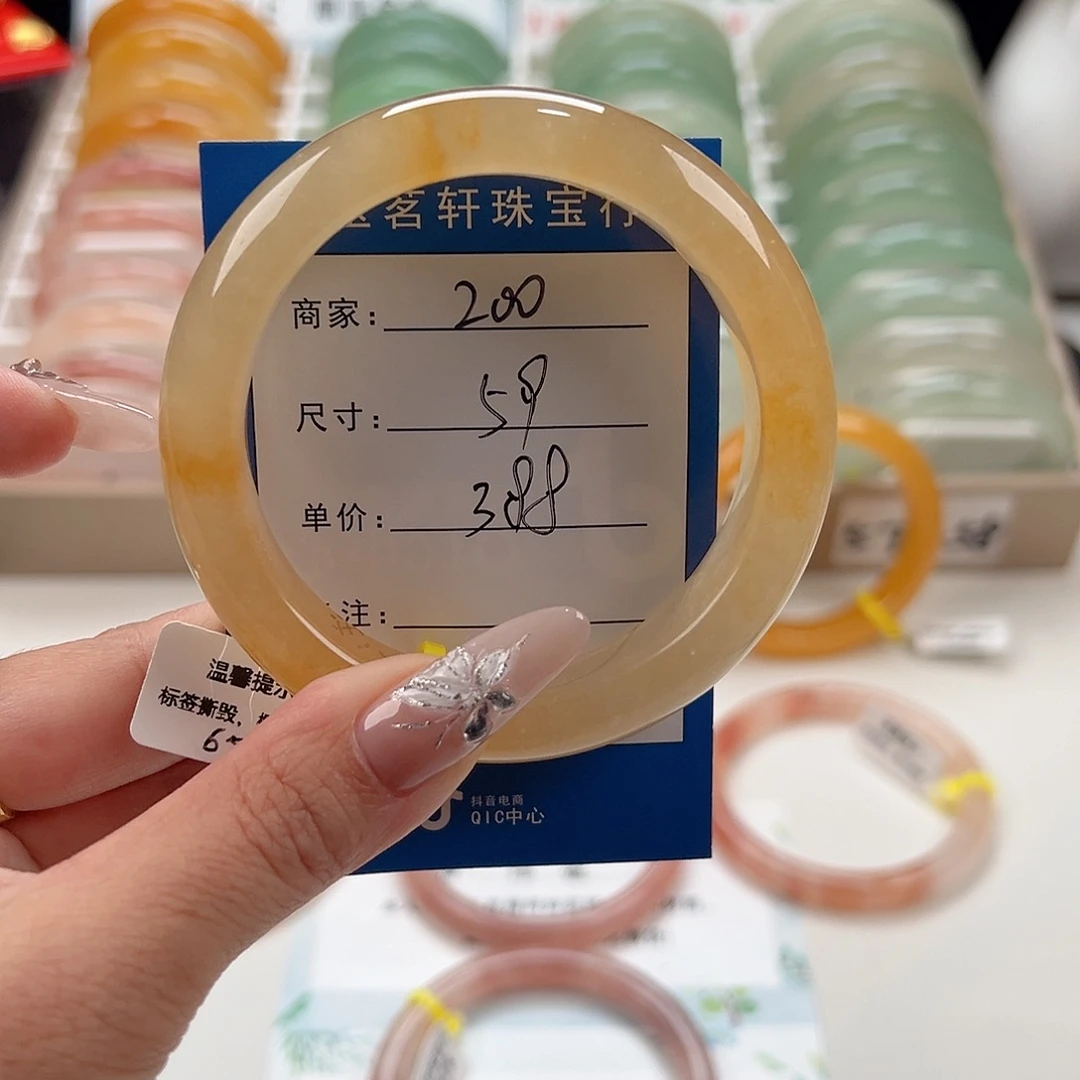 未镶嵌手镯石英质玉