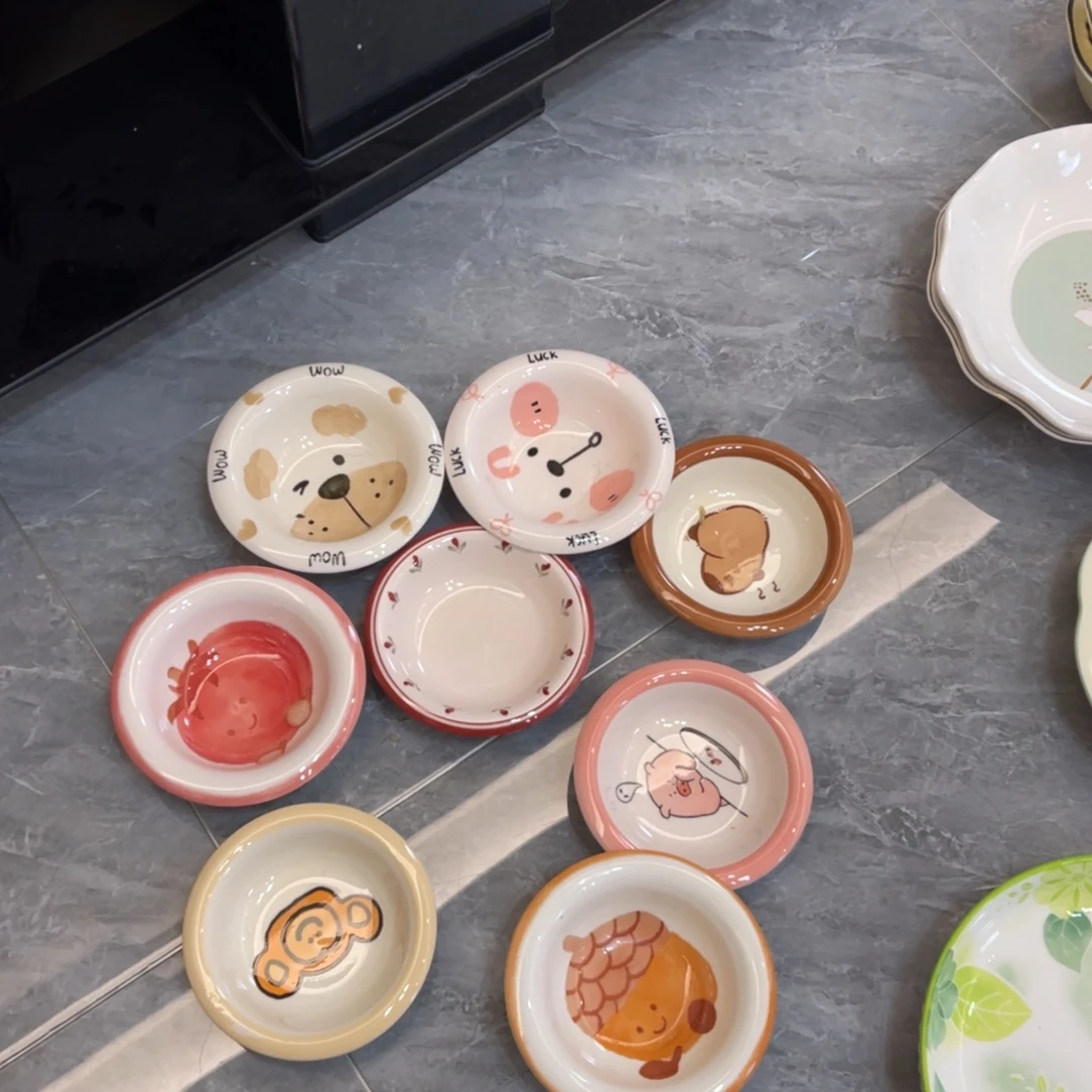 陶瓷微瑕餐具介意勿拍，满18飞！