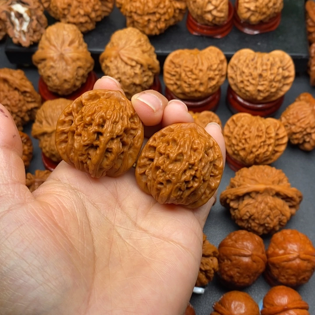 把件文玩核桃36霞云岭