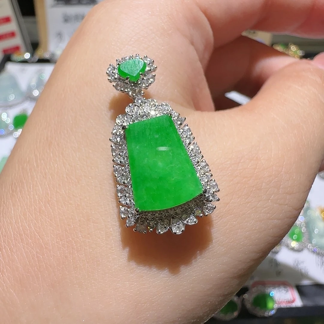 【闪购商品】颈饰18K金镶嵌翡翠